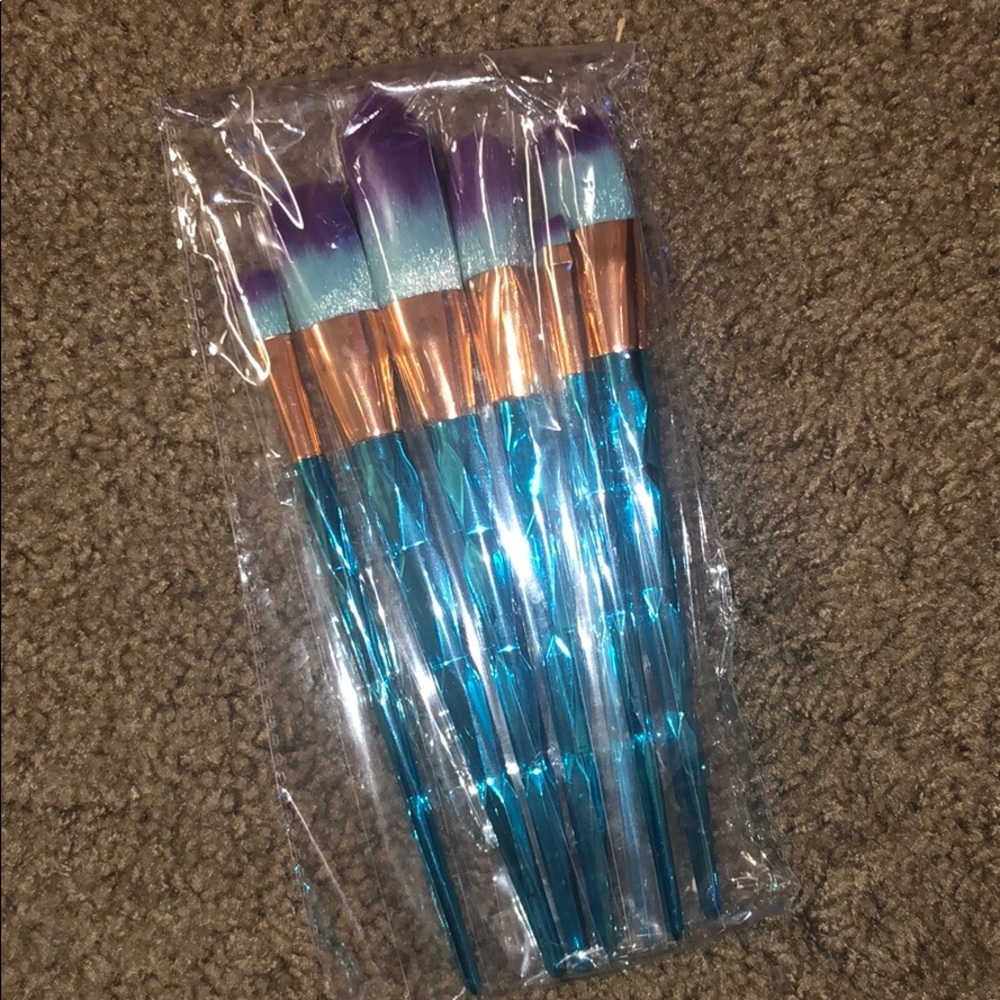 Makeup brushes